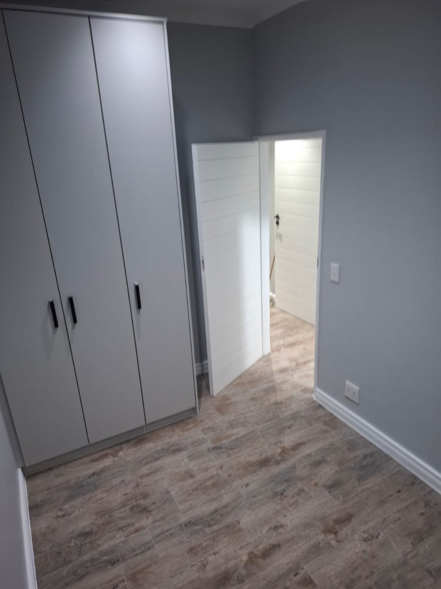 2 Bedroom Property for Sale in Oakglen Western Cape